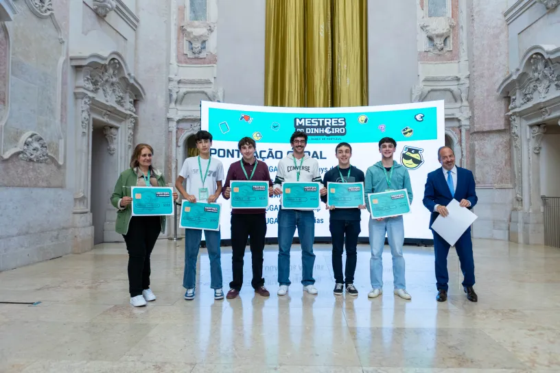 Equipa da Escola Secundária Adolfo Portela, em Águeda, vence concurso Mestres do Dinheiro