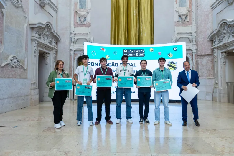 Equipa da Escola Secundária Adolfo Portela, em Águeda, vence concurso Mestres do Dinheiro